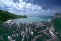 magnifique paysage en bordure de mer composé de roches .....  